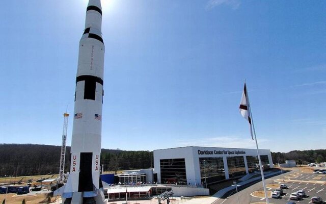 Holiday Inn Express & Suites Huntsville Airport by IHG