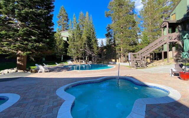 St. Anton Getaway - Shared Bbq, Pool & Hot Tub