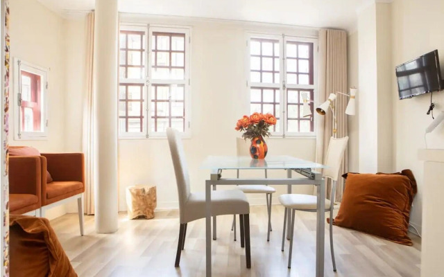 Clerigos Studio Apts