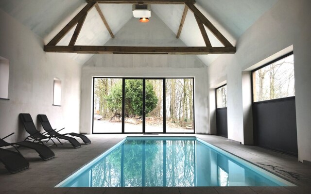 Beautifully Renovated Farmhouse for Groups, With Indoor Pool and Sauna
