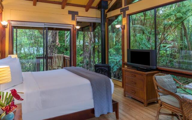 Volcano Village Lodge