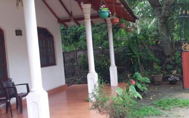 Lahuru Safari Home Stay