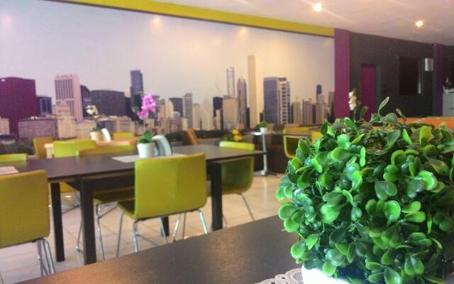 La Pamela Suites
