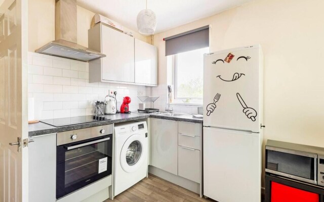 Immaculate 2 - Bedroom House in Milton Keynes