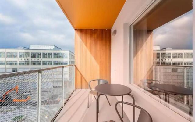 Luxury Business Studio Apartment - Garden View