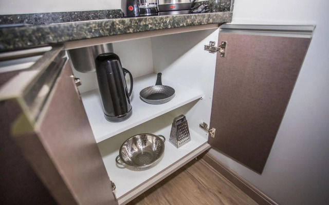 Studio com Cama e Sofá-Cama de Casal - ALL2011