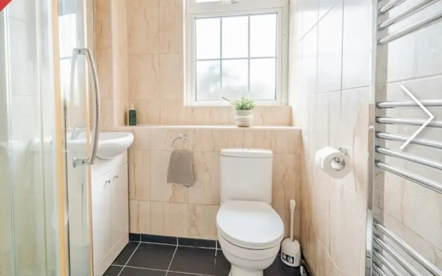 3 Bedroom-house -3mins to Beach- Petsok
