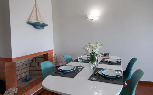 Cozy Beach Front with Rooftop