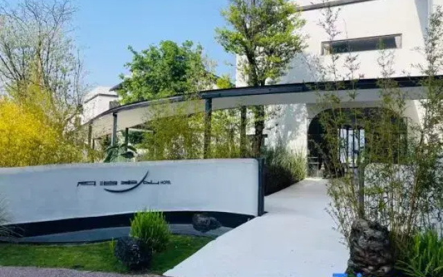Tengchong Yuebo Banshan Hot Spring Resort