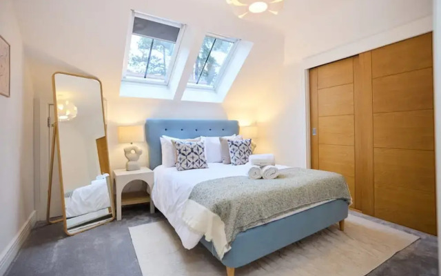 The Ascot Escape - Stylish 4bdr With Courtyard