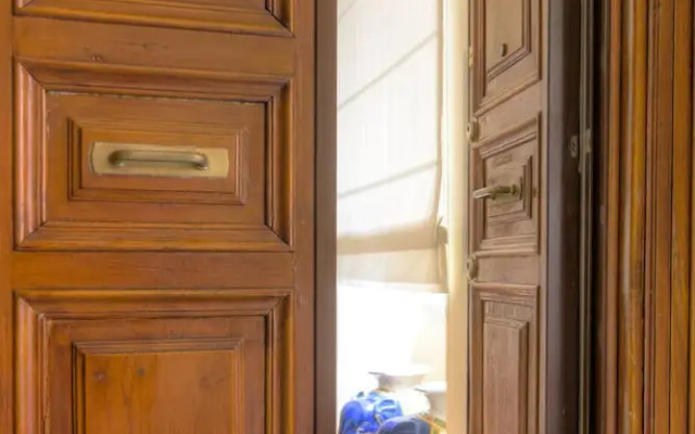 Spanish Steps Hills Apartment