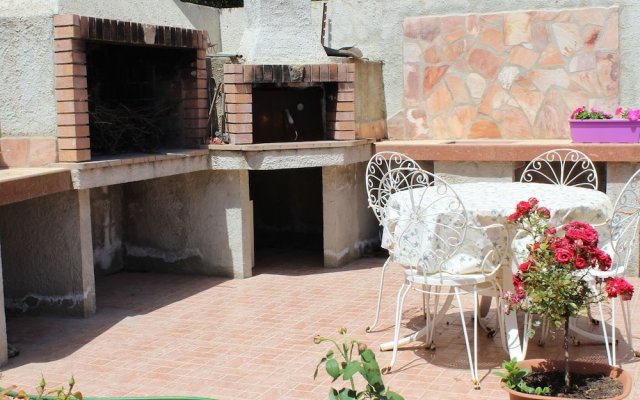 Cozy Cottage In Calasetta Sardinia With Garden