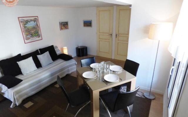 ALC - A523 - 4 min PALAIS AND BEACHES