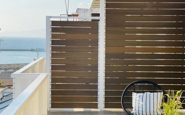 New Retropolitan Club - luxstay apt with terrace In Patras