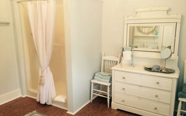 Auberge Nathalie Ora Guesthouse