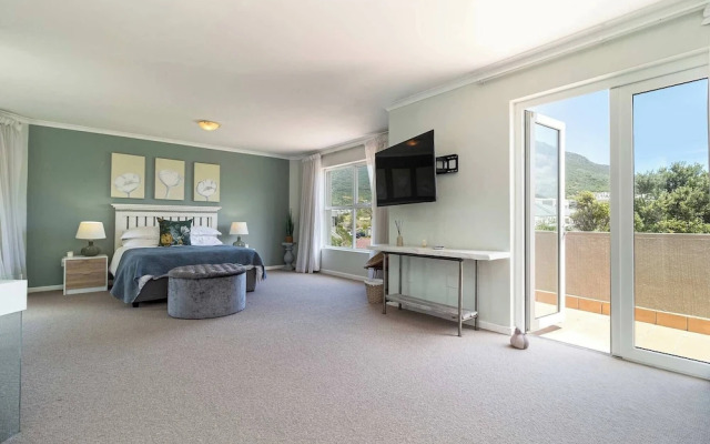 Beachfront Villa Sea Breeze, Hout Bay, Cape Town