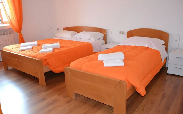 B&B Mikeze Jakeze