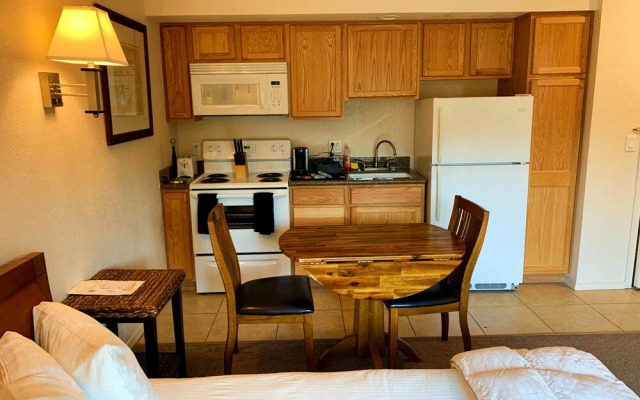 Canyon Plaza Premier Studios and Apts
