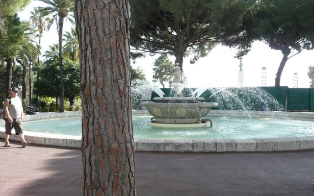 Le Petit Trianon et Le Charme des Suites