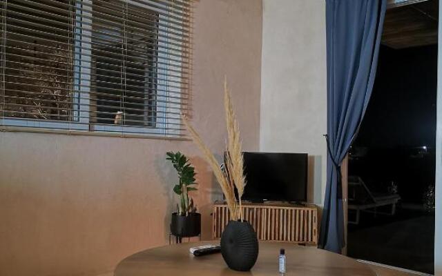 Gratelia Studio Damnoni
