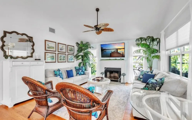 Coconut 3 Bedroom Home by RedAwning