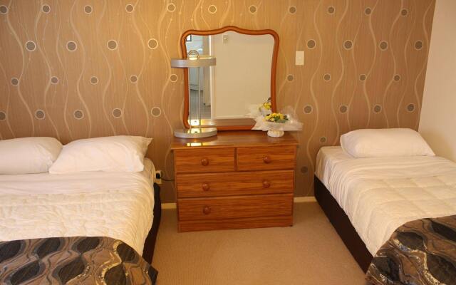 Airport Travel Air Motor Inn
