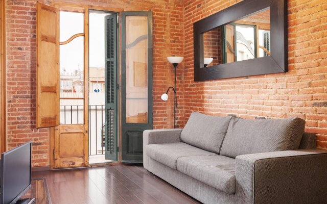 Ideal family Apartment by Sagrada Familia with balcony and wifi