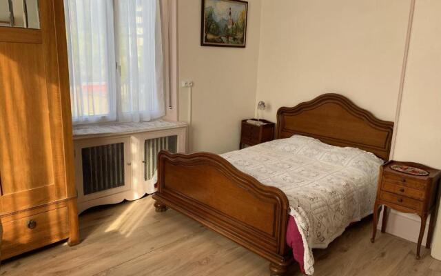 Chambre Arnica lit 140 wifi sdb partagée