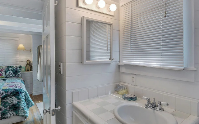 Located in Seaside - Sleeps 4