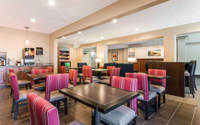 Comfort Suites