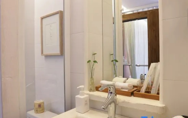 Huaji Hotel