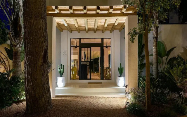 Lavish Villa Near Cala Llonga
