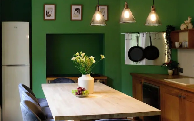 Buxton Bliss - Spacious 5 Bedroom House