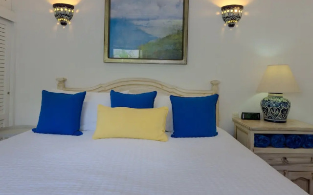 Royal Palms 9 1 Bedroom Condo by RedAwning