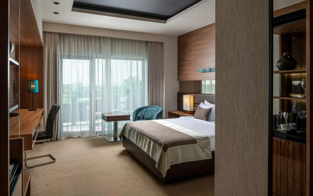 Sky Blue Hotel & Spa