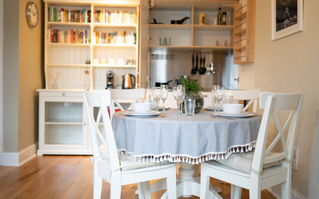 The Loft | 2BR Duplex | 82 Cathedral Cardiff + Parking