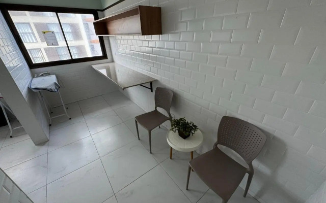 Academia/Garagem/ Piscina : a 300 m do Farol
