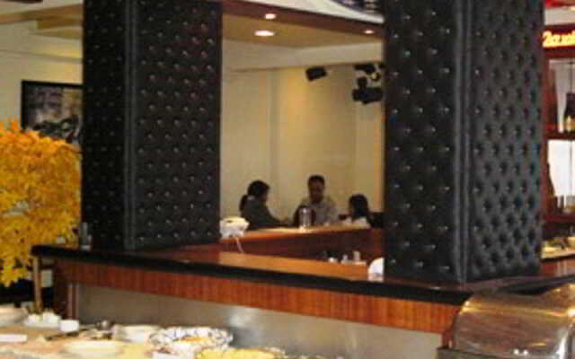 OYO 5630 Beverly Hills Hotel