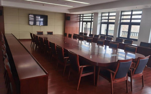 Wuhan Guochuang Chuyuan Donghu Hotel