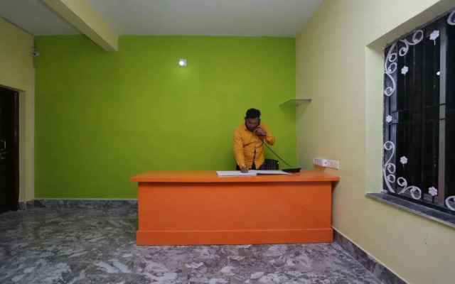 OYO 18355 Hotel Moonlight