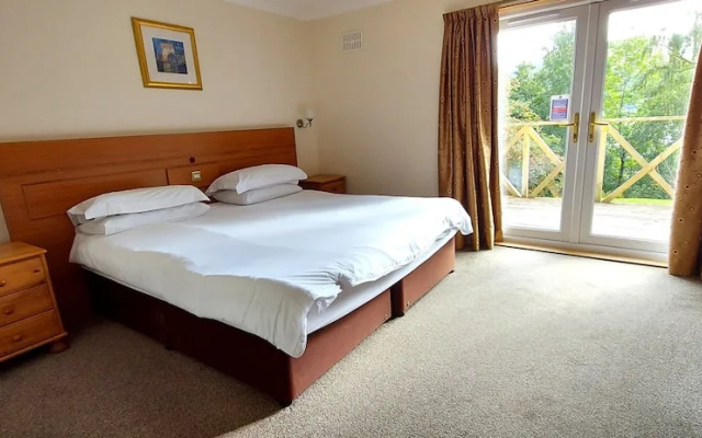 Loch Rannoch Highland Club Red Squirrel Lodge 01