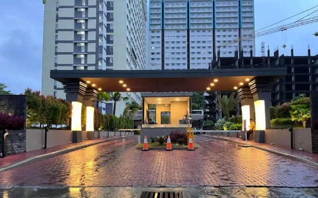 The Chic Chamber 2BR at Royal Makassar Apartment