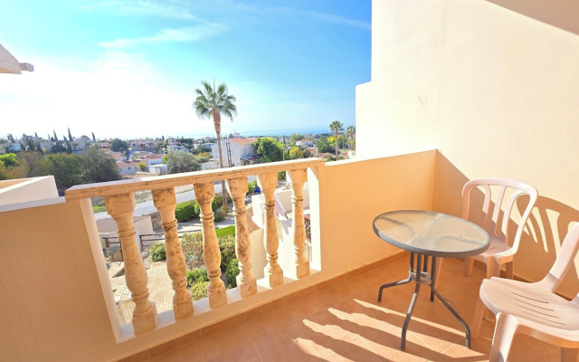 2 Bed Townhouse in Peyia Paradise