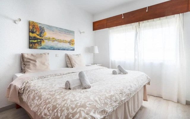 Cozy 1BDR with Spacious Balcony & Pool, Vilamoura