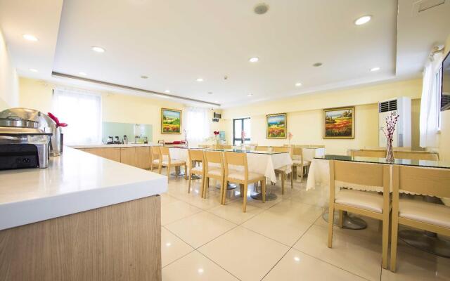Hanting Express Shanghai South Railway Station Luoxiang Road Branch