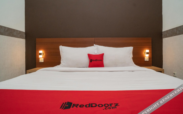RedDoorz Syariah near Kota Cinema Mall Jatiasih