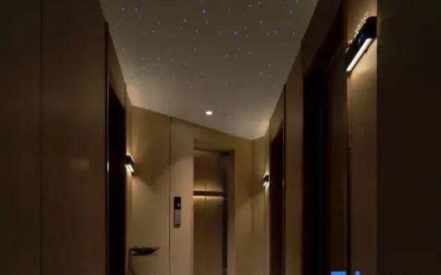 Yunshangyue Starry Sky Audio-Visual Hotel (Ruoergai People's Government Branch)