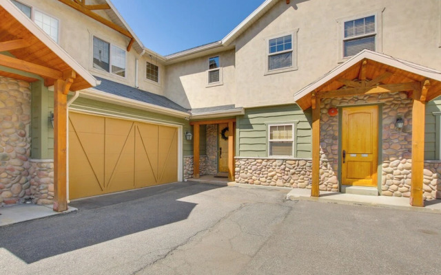 Eden Townhome w/ Mtn View + Shuttle to Powder Mtn!