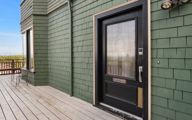 Seattle Vacation Home: The Tuscan Villa