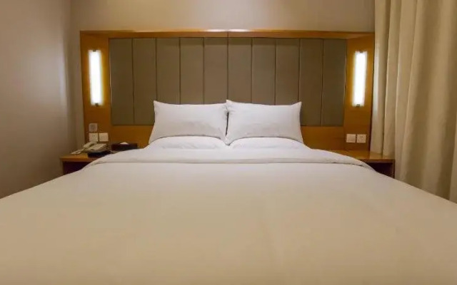 Ji Hotel Wuhan Guanggu